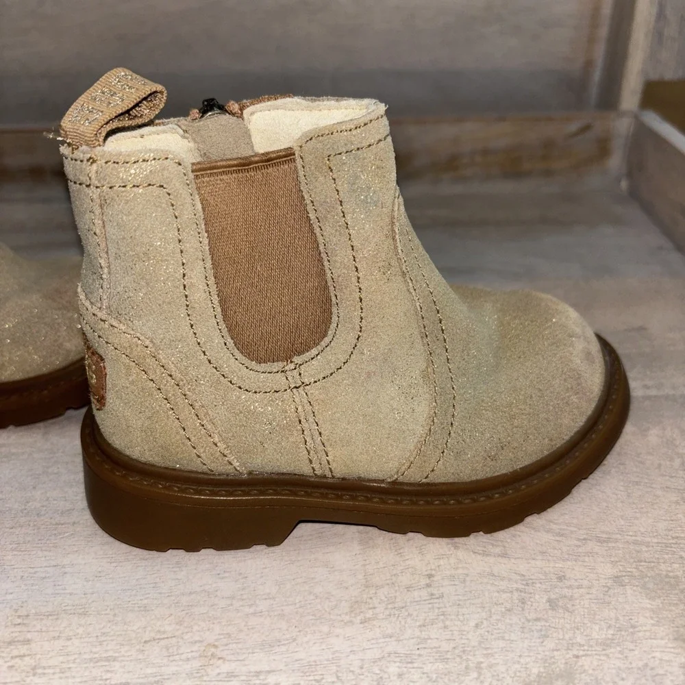 UGG kid chelsea